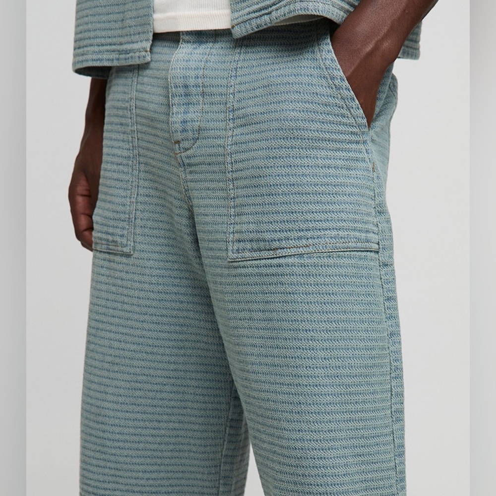 BoohooMAN Denim Textured Jorts in light blue - Picture 2 of 7